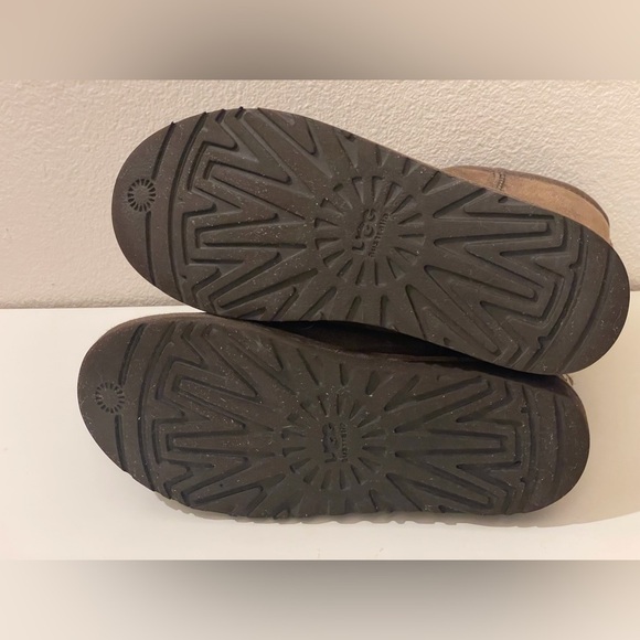 UGG Women’s Classic Short‎ II Chocolate Suede Boots Size 4 - Picture 9 of 10